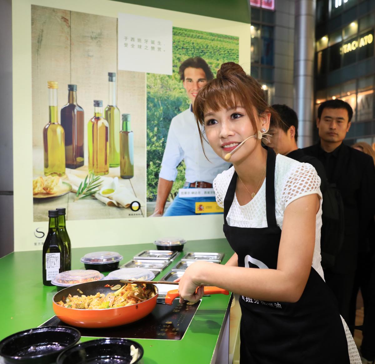 西班牙橄榄油与林玮婕共同烹制美味菜肴