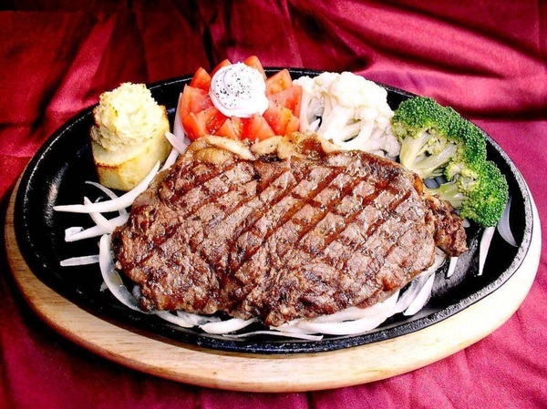 原味肋眼牛排佐香滑薯泥