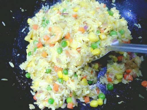 橄榄油咸肉玉米青豆蒸饭