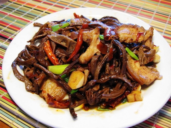 食用橄榄油烧干锅茶树菇