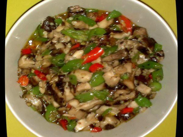 青红椒炒香菇碎