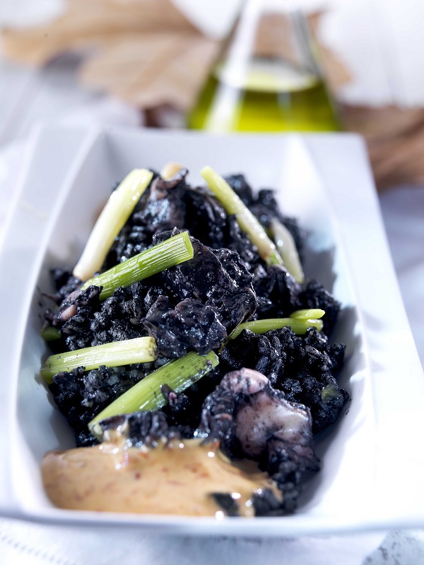 蒜苗墨鱼汁饭
