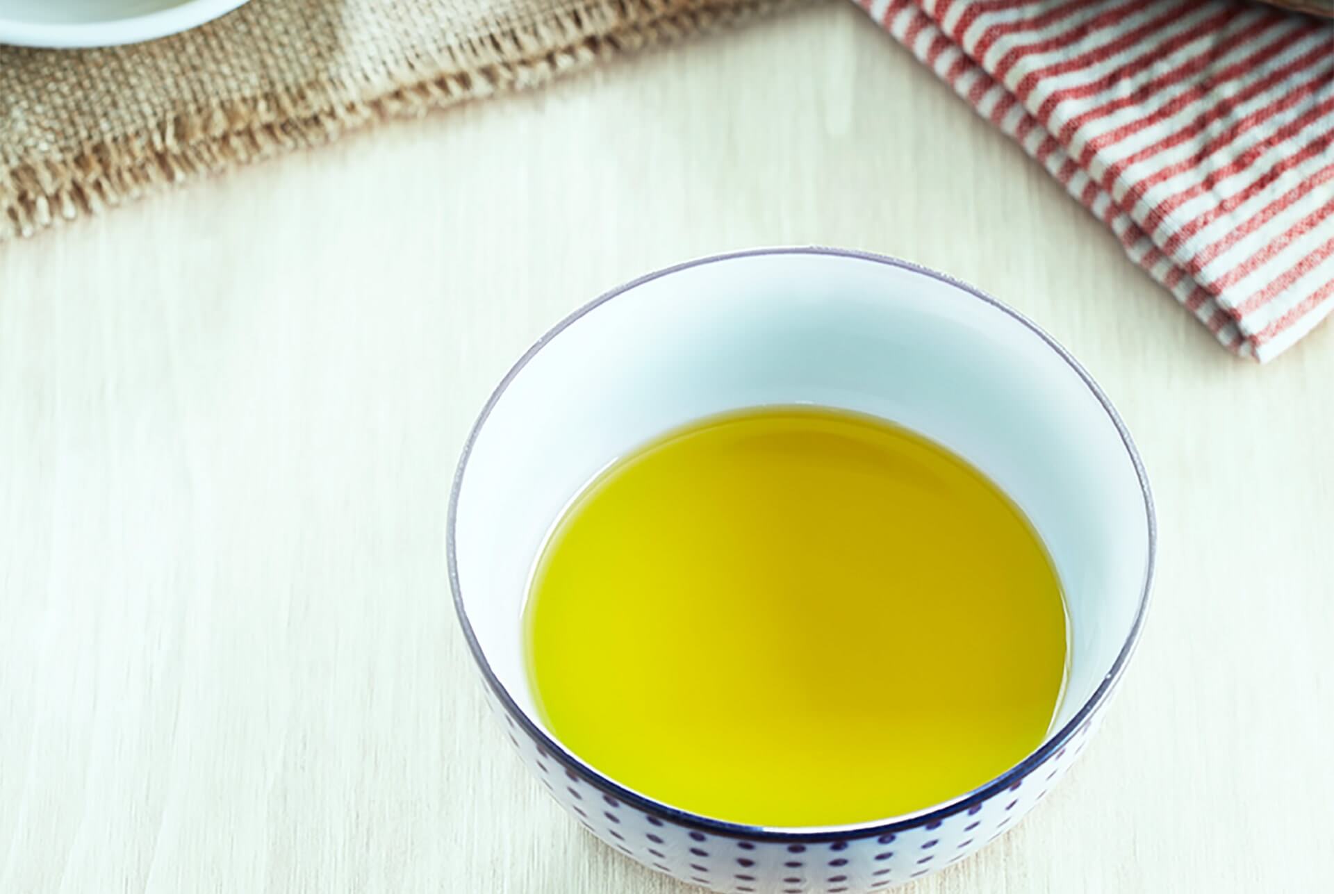 品尝特级初榨橄榄油