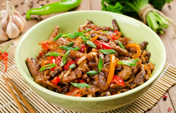 特级初榨橄榄油彩虹蔬菜炒肉