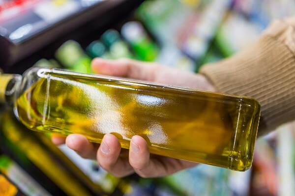 橄榄油冬天凝固正常吗？凝固的橄榄油还能食用吗？
